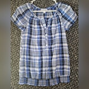 A St. John's Bay ruffled dresss shirt size Small.